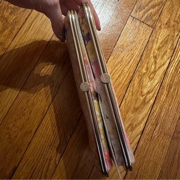 NWT - HOBO Lauren Wallet in Fantasy Floral - Picture 3 of 7